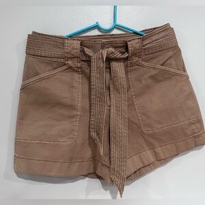 WHBM | High-Rise Belted Pret Utility 5-Inch Shorts Size 6